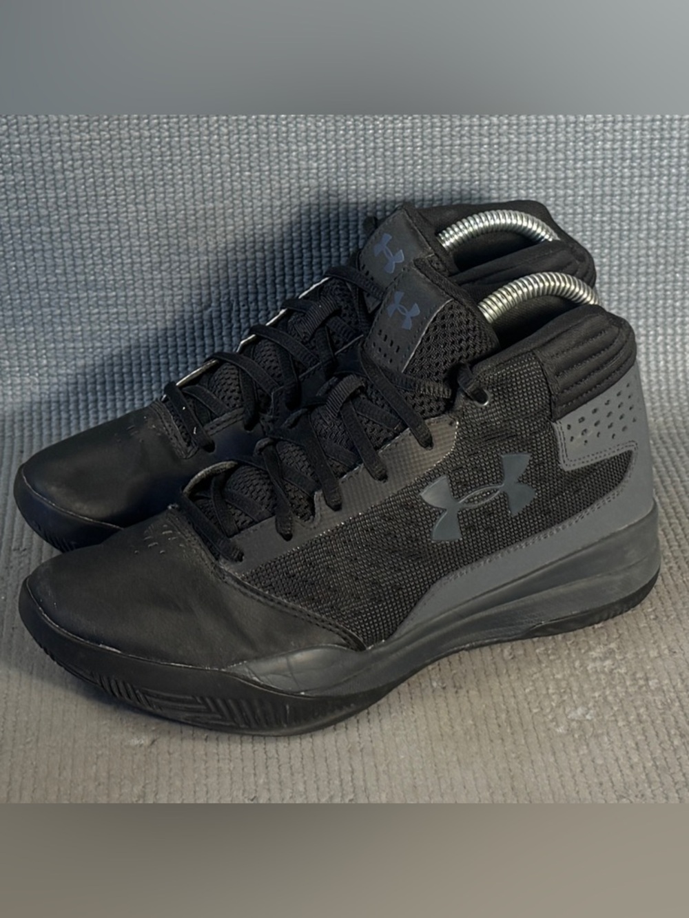 Under Armour Big Kid UA‎ Jet Mid Top Black Trainer Shoes Size 6Y